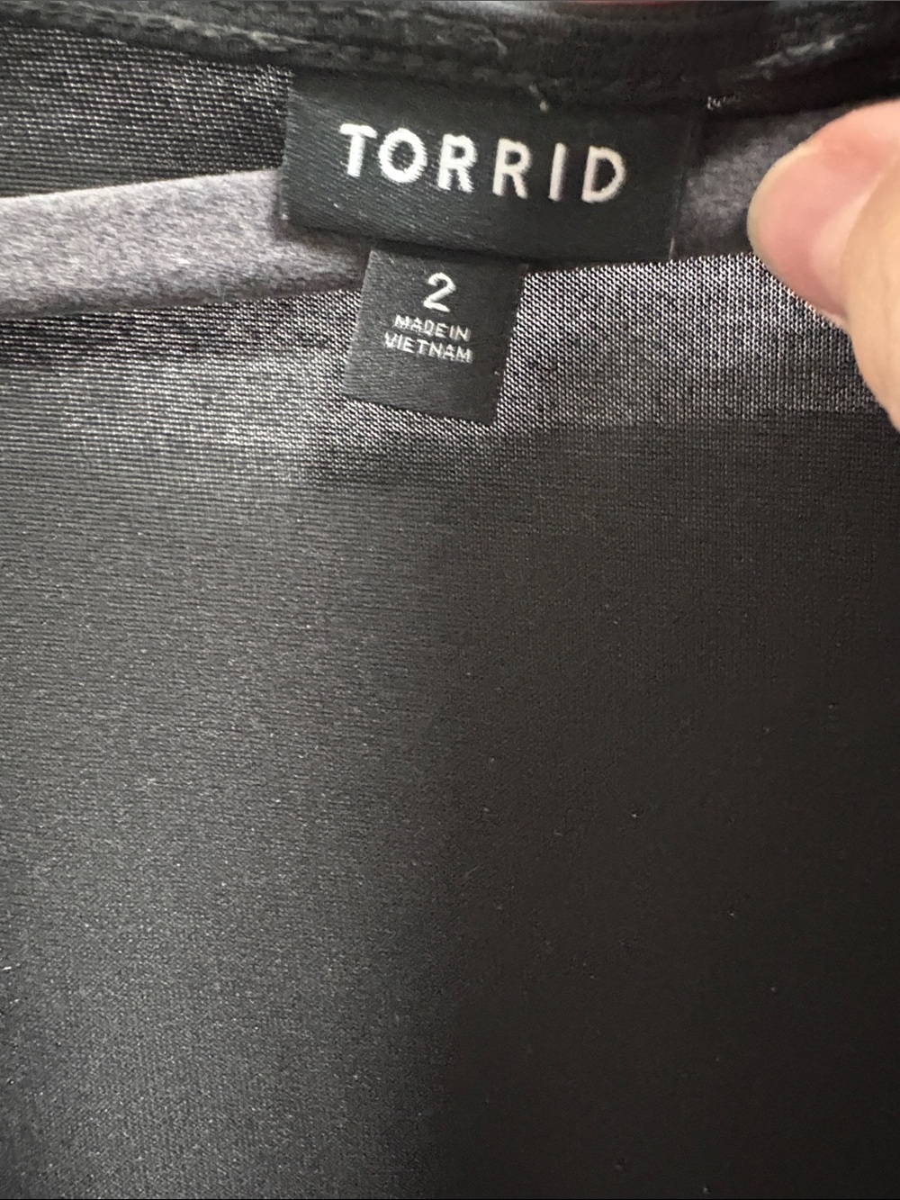 torrid Black Twist-Front Sleeveless V-Neck Top - Picture 2 of 3